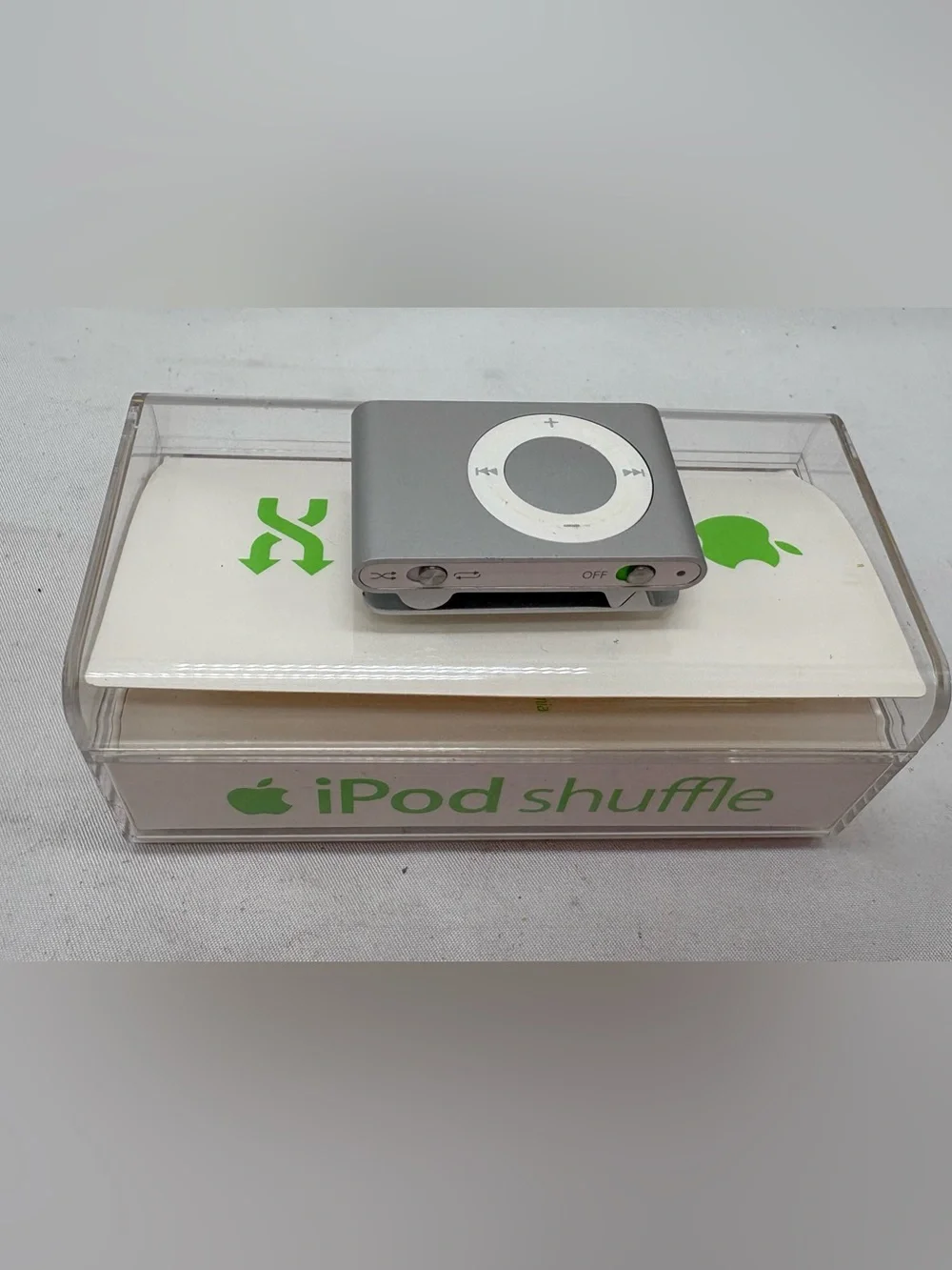 Apple iPod shuffle 2nd Gen Silver 1GB A1024 MA564LL/A - Untested & No OEM Dock
